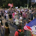 Blokada na Zvezdari: Protest ispred policijske stanice, verbalni sukobi i mladići u dresovima