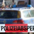 Dečak (7) pao sa drugog sprata: Majka zatekla horor na ulici: Užas u Beču, mališan u bolnici podlegao povredama