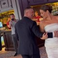 Mlada peva "Deliju" na mikrofonu: Isplivali snimci sa svadbe ćerke Suzane Mančić, voditeljka ima posebnu ulogu