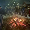 Badnje veče u znaku tradicije: Badnjaci zapaljeni širom Sremske Mitrovice i gradskih naselja
