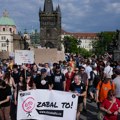 Veliki protesti u Pragu: Česti ovako brane javni servis od premijera Andreja Babiša