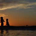 Fotografije dece na plaži nisu bezazlene – jedna objava može imati ozbiljne posledice