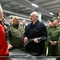 Lukašenku uručen prva potpuno beloruska automatska puška