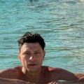 Skinuo se Marko Janketić: Potpuno se opustio, pa pokazao i ženu u kupaćem: Ovako uživa glumac