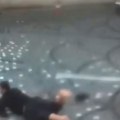 Dečak ugazio u baru i pao kao pokošen, poginuo od strujnog udara: Snimak iz Istanbula obilazi svet
