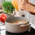 Kada treba dodati so u supu? Odgovor stručnjaka vas može iznenaditi