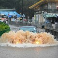 Najveće padavine u Hongkongu u poslednjih 140 godina: Pod vodom ulice, trgovački centri i stanice podzemne železnice