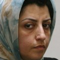 Iranska nobelovka počela štrajk glađu: Kivna na režim zbog obaveznog nošenja hidžaba u toj zemlji