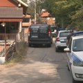 Policajci zatekli užas u jagodni Na podu krv, mirno ih čekao na pragu ispred kuće