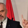 Albanska TV Siri: Rama gurnuo našu novinarku koja mu je postavljala pitanje; Rama odbacio optužbe