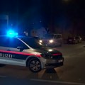 Sekirom ubio devojku (22) u Beču: Posle zločina mladić (26) nasrnuo na policajce oni ga upucali
