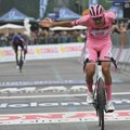 Fantastični Del Toro pobednik 17. etape Đira, ostaje u roze majici i hita ka konačnom trijumfu!