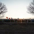 Protest ispred zgrade suda i tužilaštva u Novom Sadu, kolone đaka i građana iz Inđije i Sremske Mitrovice idu ka Rumi…