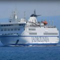 Drama u Splitu: Trajekt udario u dva broda, jedan potonuo! (video, foto)