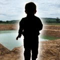 Dečak (5) se okliznuo na najlon, pa se udavio u bazenu! Majka i rođak skočili za njim: Presekla ih hladna voda, pa počeli da…