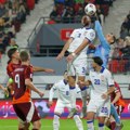 Fudbaleri Letonije posle prvog poluvremena vode 1:0 protiv Srbije