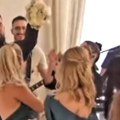 Pevač uhvatio bidermajer na svadbi pa poslao hit poruku: "Ako se udam zahvaljujući ovome, vi ćete mi pevati"