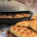 Besplatna degustacija! Meso ispod sača, hleb ispod crepulje. Saćijada stiže u Medveđu