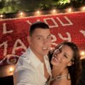 Isplivale prve fotografije sa veridbe Ene i Peje: Romantični trenuci sa Balija (foto)