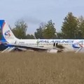 Avion sa 159 putnika prinudno sleteo na polje u Novosibirskoj oblasti