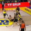 Ovo je najluđi koš u Evroligi ove sezone! Slovenac ubacio poene ležeći, ali bukvalno