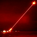 Ukrajini stiže laserski top za borbu protiv dronova: Velika Britanija šalje moćnu Zmajevu vatru na front (video)