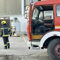 Lokalizovan požar u Apatinu: Iz fabrike kuljao gust crni dim (video)
