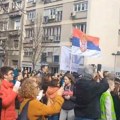 VIDEO Direktorka beogradske gimnazije zabranila ulazak u školu, usledio protest, a i reakcija Vučića