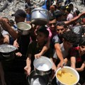Mediji: Više od 100 kamiona pomoći opljačkano u Kan Junisu u Gazi, čuli se pucnji