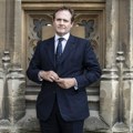 Britanski poslanik uputio apel vladi zbog gušenja slobode medija u Srbiji, pominje i pritisak na UM