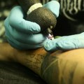 Da li tetovaže povećavaju rizik od melanoma?: Švedska studija otvara važno pitanje