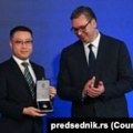 Crvena prašina i potresi s jedne, ordenje s druge strane: Vučić odlikovao investitore iz Kine