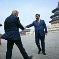 Skrivene poruke iz Pekinga! Stručnjak za govor tela analizirao ponašanje Trampa i Sija, jedan detalj pokazuje kakvog je…