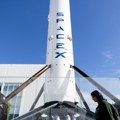 SpaceX deli akcije pred IPO: cena po jednom komadu pada pet puta