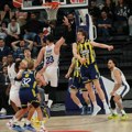 Derbi sa "milion" isključenja: Larkin "izrešetao" Fener - Efes se osvetio