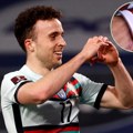 Dirljiv gest za 24+1: Portugalci nose narukvice u čast Dioga Žote
