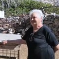 Ova baka sama živi na grčkom ostrvu okružena samo životinjama: Nakon smrti muža sve se promenilo