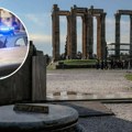 Užas na omiljenoj turističkoj destinaciji u Grčkoj: Pomahnitali muškarac nožem napao turiste kod Akropolja
