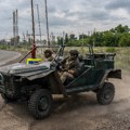 Зеленски: Морамо бити бржи од Путина; Медведев: Имамо довољно људи за рат