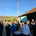 Posle četiri meseca Vladan Vasić i predsednik MZ Stanica došli u naselje Provalija zbog bazne stanice