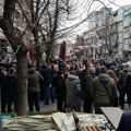 "Ukidanje dinara znači ukidanje života": Šta su međunarodnoj zajednici poručili Srbi sa skupa u Kosovskoj Mitrovici?