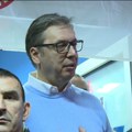 Vučić se obratio ispred razbijenih prostorija SNS-a u Novom Sadu