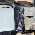 Pao sa kanisterom droge: U Novom Sadu uhapšen muškarac sa 10 litara amfetamina i 3,5 kg ekstazija!