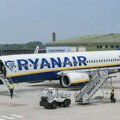 Avion kompanije Rajaner prinudno sleteo u Nemačkoj, devet osoba povređeno