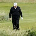 Tramp igra golf, a za to vreme protest; Na stotine okupljenih širom Škotske FOTO/VIDEO