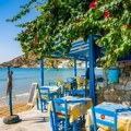 Konobari u ovoj državi traže 12 evra za kačenje torbe: Turisti šokirani trikovima ugostitelja
