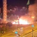Veliki požar kod Sava centra: Vatra se širi pored auto - puta: Na terenu veliki broj vatrogasaca (video)