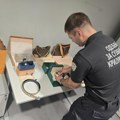 Заплењен кофер крцат луксузном робом На аеродрому "Никола Тесла" цариници после претреса остали у шоку (фото)