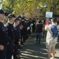 Policija ne dozvoljava studentima i građanima da prođu do vojne parade