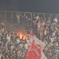 Delije zapalile severnu tribinu stadiona Partizana, pa isprozivale Grobare: "Skupili se svi ispred džamije..."
